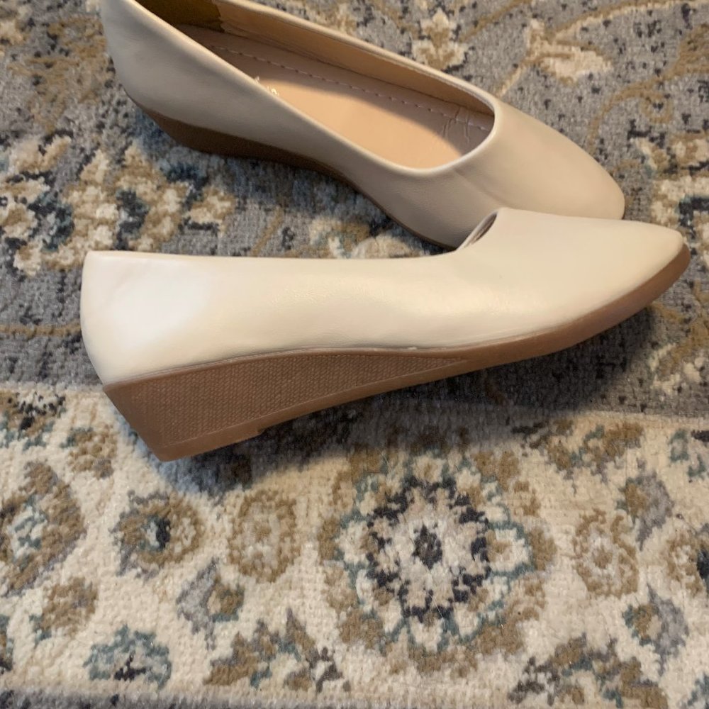 6 1/2 comfort shoes, brand new